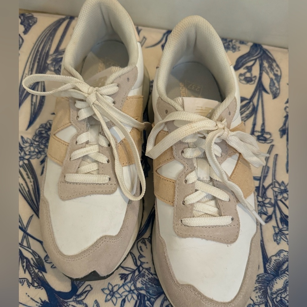 New Balance 237 Women’s Classic Athletic Trainer Shoes US 9.5 Gently Worn - Picture 10 of 11